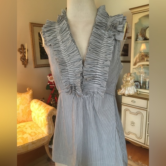 BCBG NWOT adorable top white/gray stripe/pleated neckline size M - Picture 1 of 5